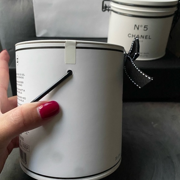 Chanel - Picture 3 of 8